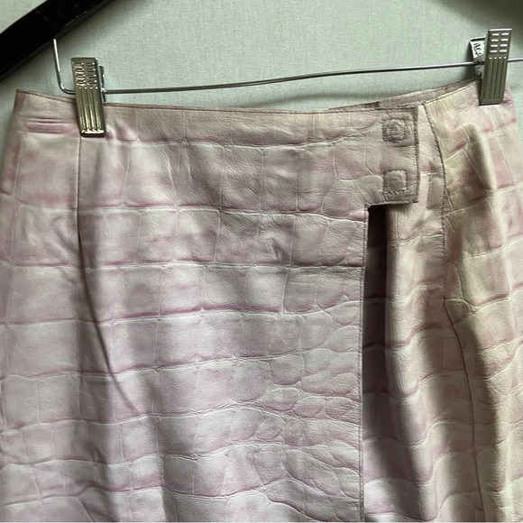 Danier Leather Crocodile Embossed Wrap Skirt Sz 12 - Picture 4 of 11